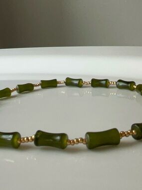 Green Bead & Gold Accent Women’s Necklace